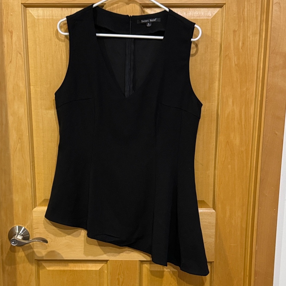 Sweet Rain Black Sleeveless vneck Top size L